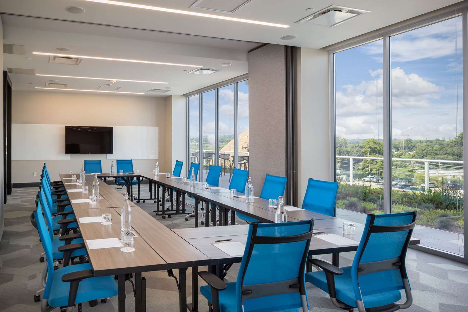 The Summit Hotel Cincinnati Bagian luar foto