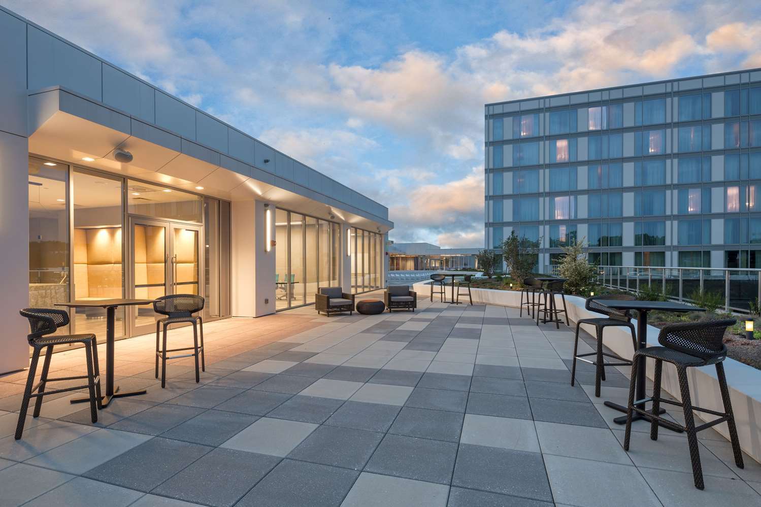 The Summit Hotel Cincinnati Bagian luar foto
