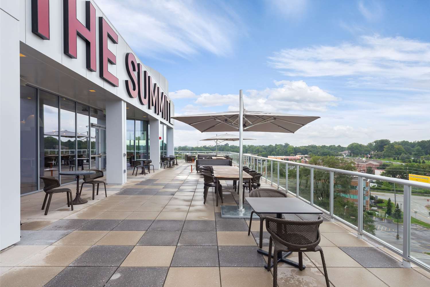 The Summit Hotel Cincinnati Bagian luar foto